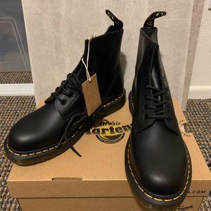 Dr Martens 1460 in Black Smooth Leather US 9